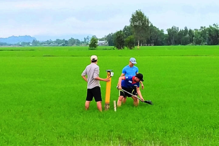 Dự án VnSAT áp dụng công nghệ tưới tiết kiệm trong canh tác lúa